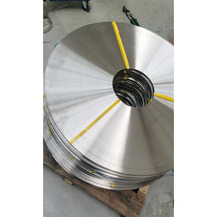 Hvordan endres de mekaniske egenskapene til 316 rustfrie stålstrimler ved forskjellige omgivelsestemperaturer?